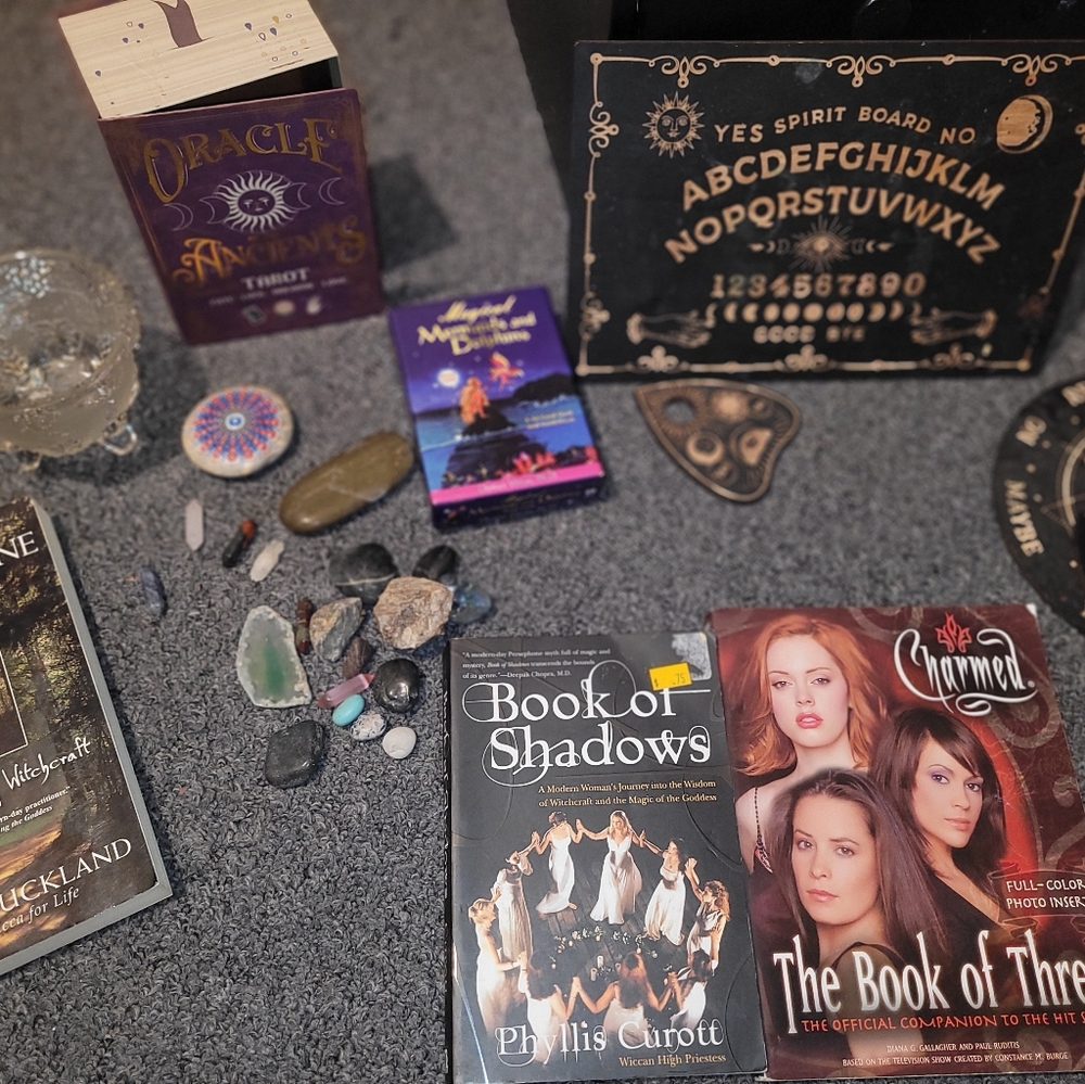 Twenty piece plus witchcraft lot